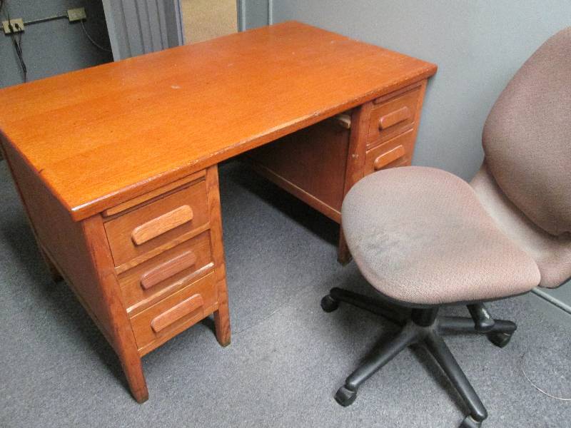 lot 153 image: Vintage Oak Desk