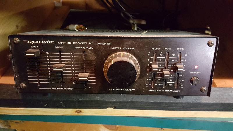 lot 4 image: Realistic MPA-40 35 Watt P.A. Amplifier