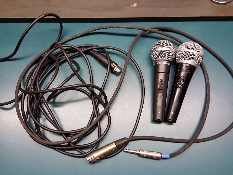 lot 33 image: Shure SM58 & Shure PG58 Professional Microphones  XLR Cables