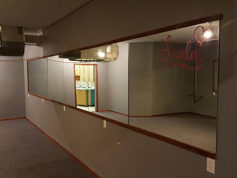 lot 171 image: (6) Large Wall Mirrors - 4 Foot