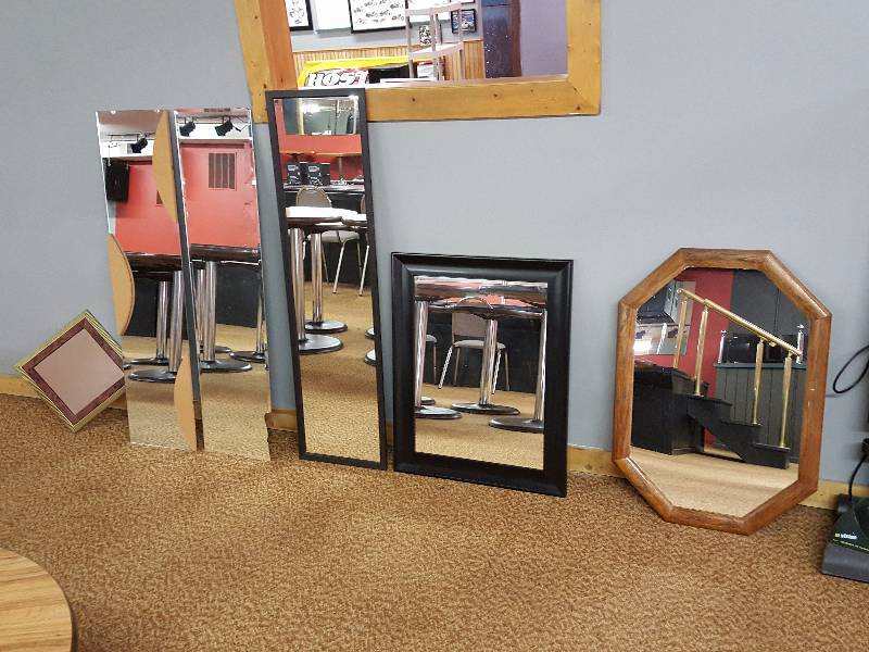 lot 174 image: Group of (6) Mirrors