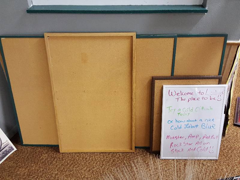 lot 211 image: (5) Thumbtack & Whiteboards