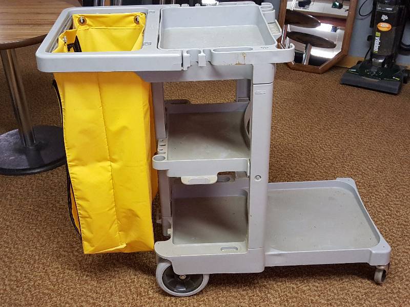 lot 214 image: Rubbermaid Commercial Products Cleaning Cart