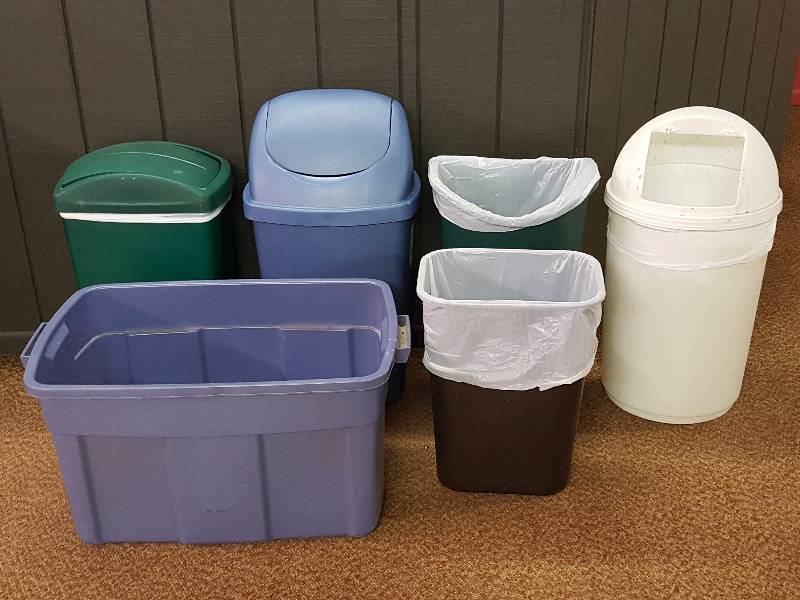 lot 218 image: (6) Garbage Cans & Tote