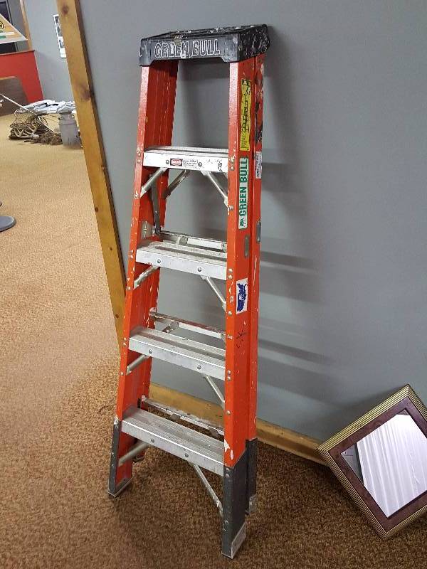lot 223 image: Green Bull 5 Ladder