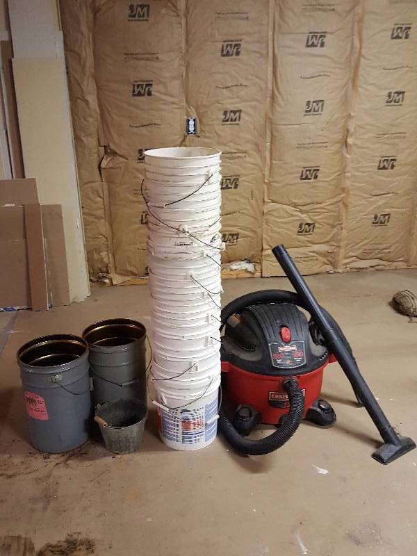 lot 254 image: Shop Vacuum & Buckets
