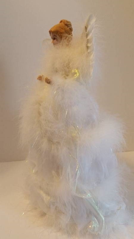 lot 3 image: Beatiful Christmas Tree Angel - See Pictures