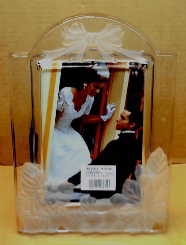 lot 30 image: Savoir Vivre Crystal Luscious Rectanguar Picture Frame New in Box