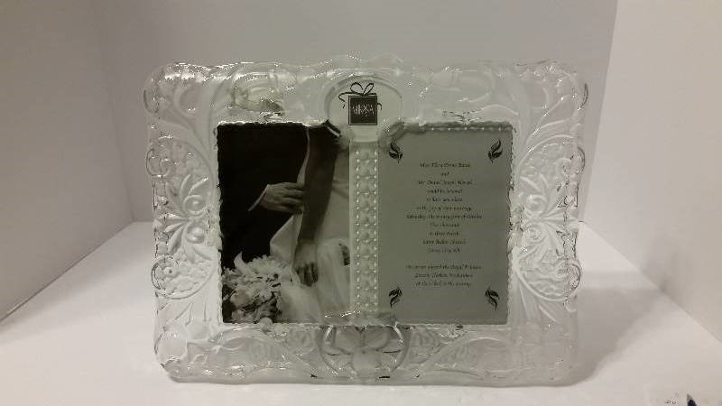 lot 26 image: Mikasa Invitation Crystal 5x7 Double Insert Picture Frame - New In Box