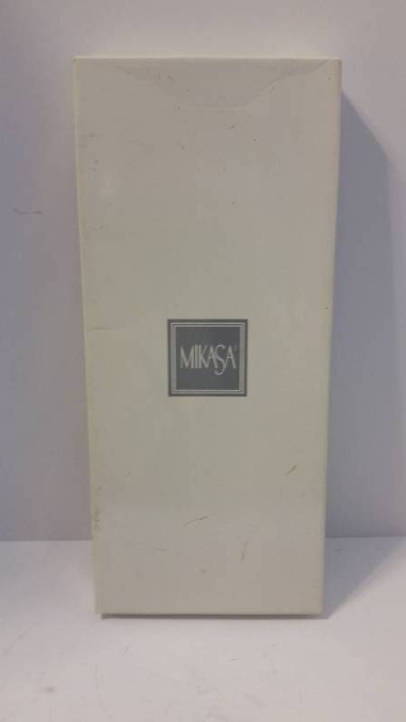 lot 53 image: Mikasa Crystal Carmen Triple Picture Frame - New In Box
