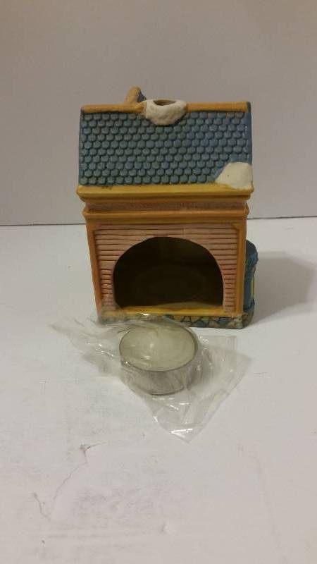 lot 60 image: Old World Candle Holder Collection - Victorian House In Original Box