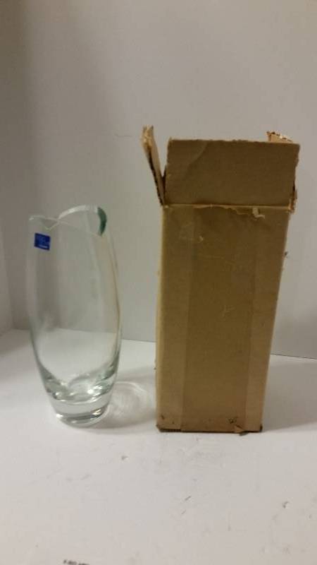 lot 126 image: Studio Nova Crystal Bud Vase with Original Box - See Pictures