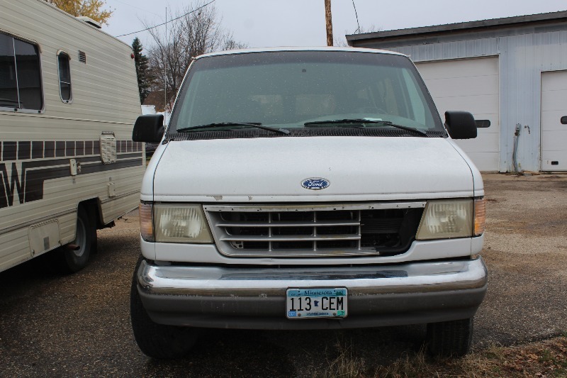 1996 Ford E350 Club Wagon 12 Passenger Van