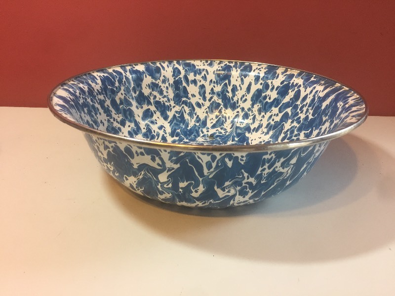 6 Enamled Dishes