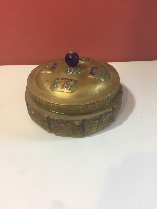 4 Metal items