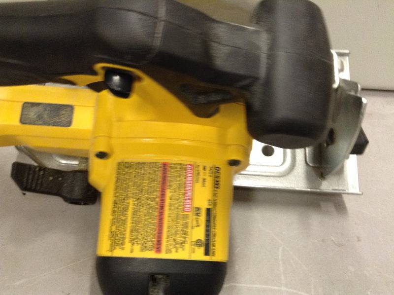 DEWALT Cordless Circular Saw � Tool Only, 18V, 6 12in. Used in very condition Tool Only