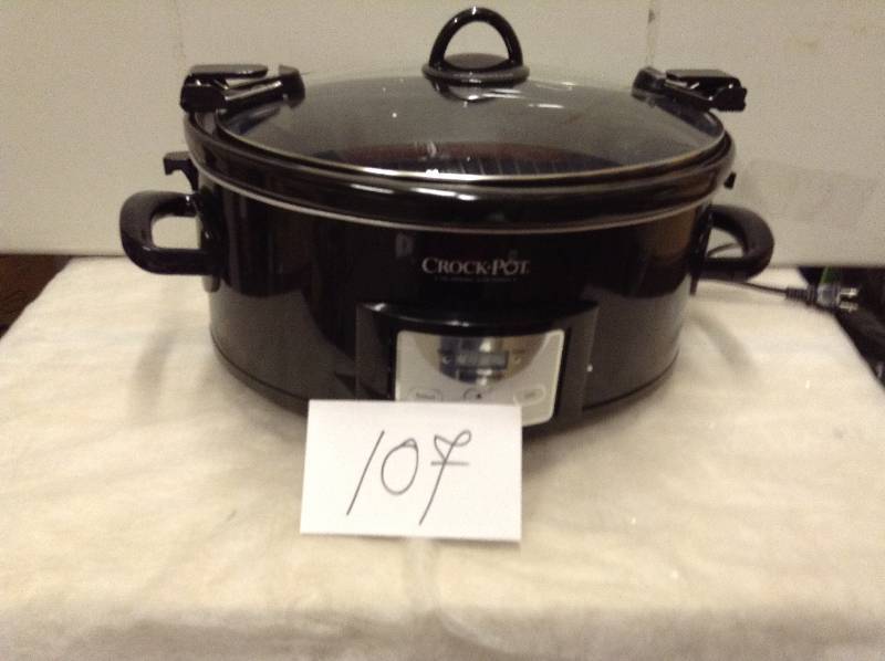 Crock- Pot Cook and Carry dent on side never used