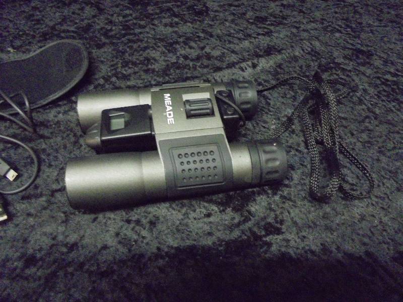 lot 7 image: Mead Binoculars, with Power & USB Cord, needs battery