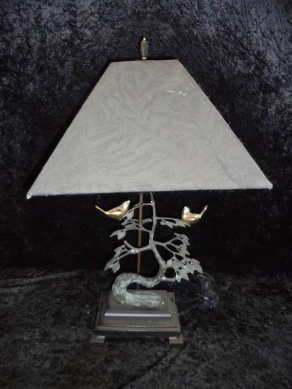 lot 9 image: Metal Lamp wBirds, 27x16