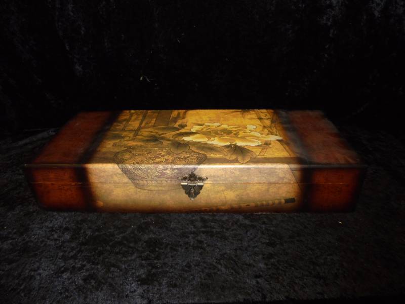 lot 15 image: Oriental BoxSmall Chest