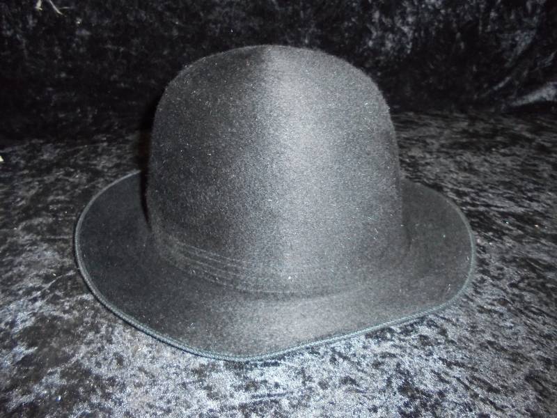 lot 18 image: Optimo Hat, Black, Size 7.25, In Box