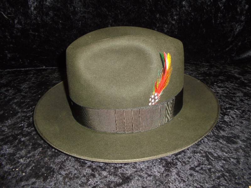 lot 19 image: Optimo Hat, with feather, Size 7.5, In Box