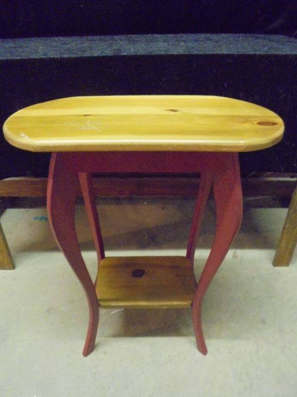 lot 21 image: Oval Side Occassional TableStand,  27x22x11