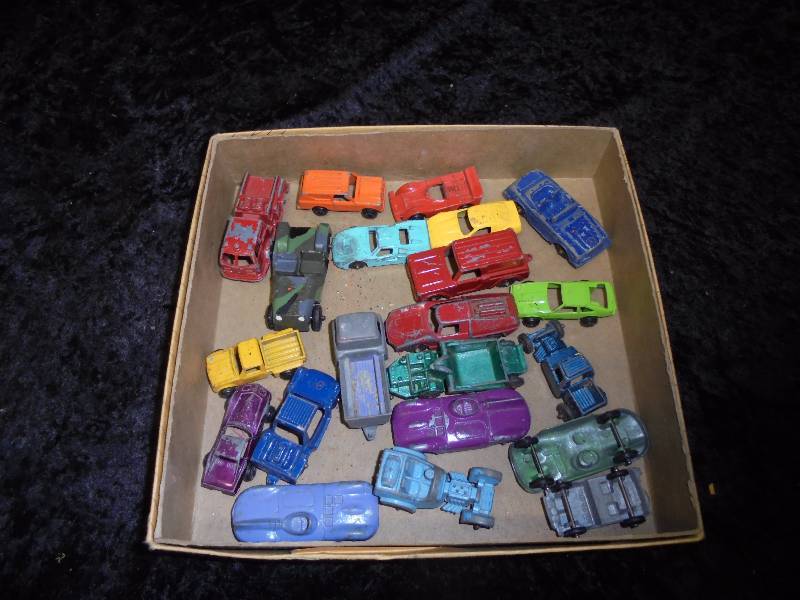 lot 25 image: Lot - Misc Vintage Toy Cars, TootsieToys,