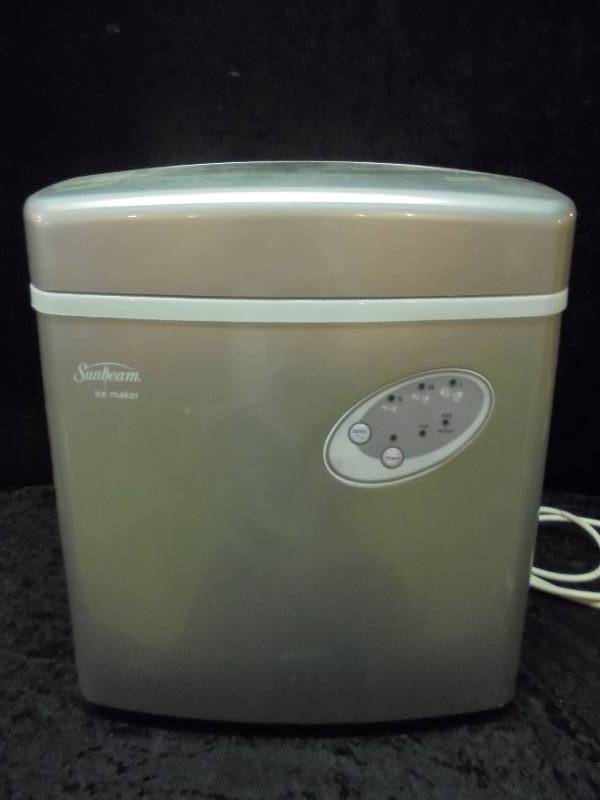 lot 30 image: Sunbeam Ice Maker