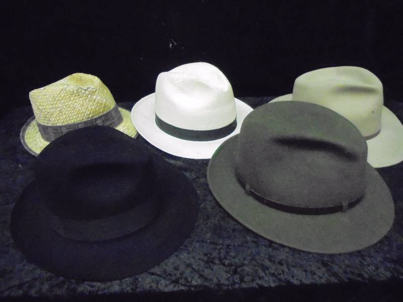 lot 31 image: Lot - Misc Hats, Size 7.25, 7.5