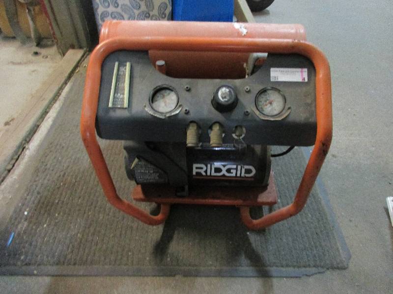 lot 4 image: Air compressor