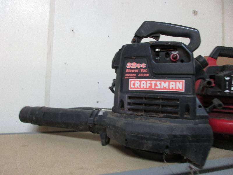 lot 10 image: Craftsman Leaf Blower