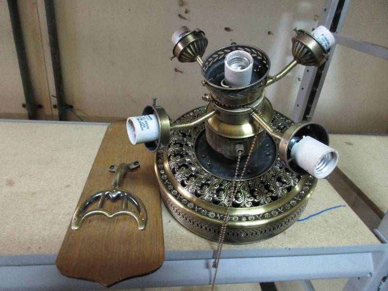 lot 12 image: Ceiling Fan