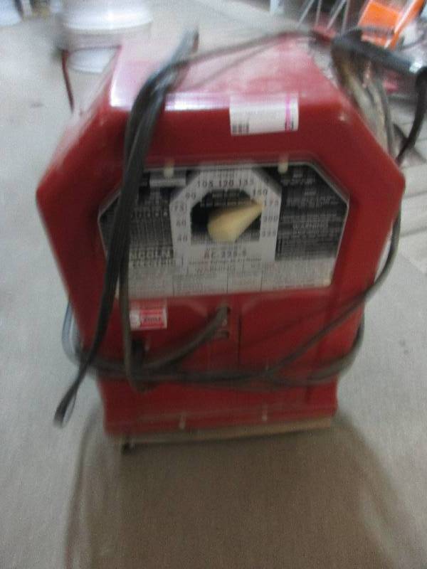 lot 13 image: Welder