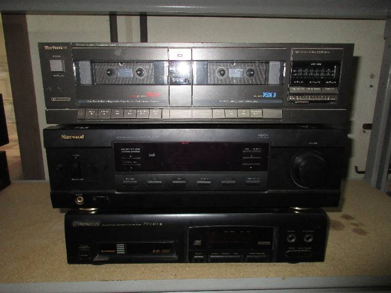 lot 23 image: Stereo equipment
