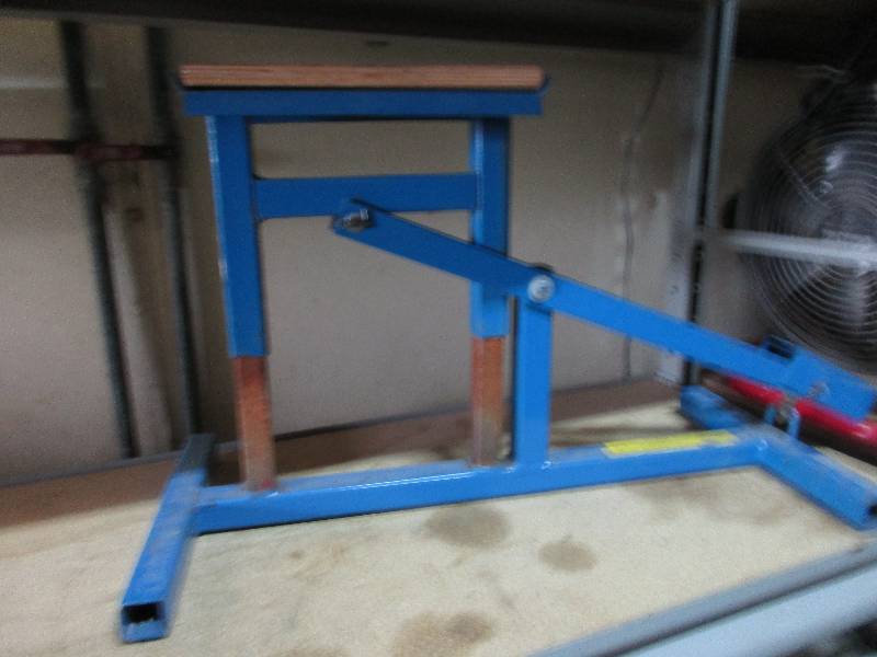 lot 26 image: Motorcycle stand