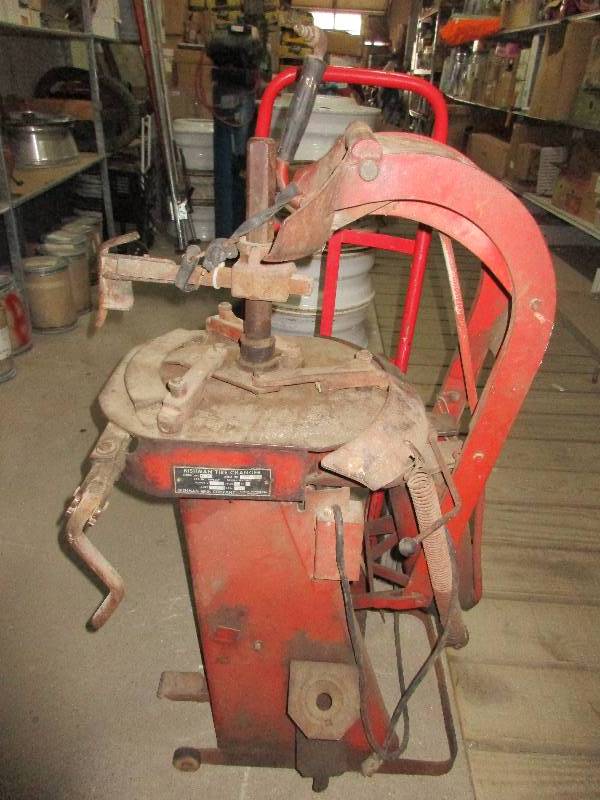 lot 30 image: Tire changer