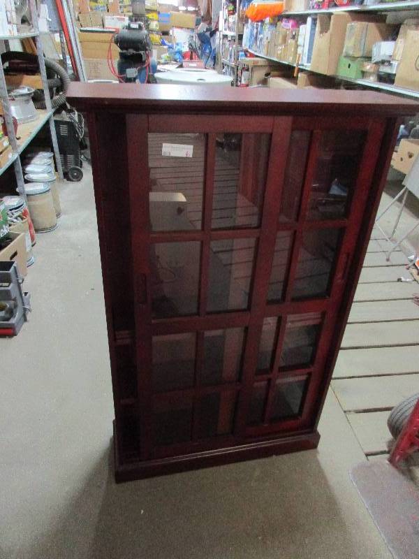 lot 32 image: Cabinet