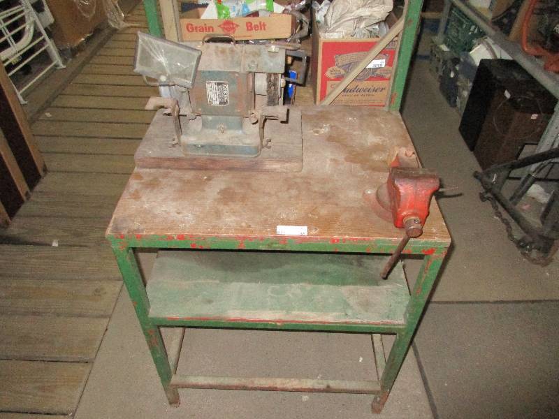 lot 35 image: Work bench with grinder and vise