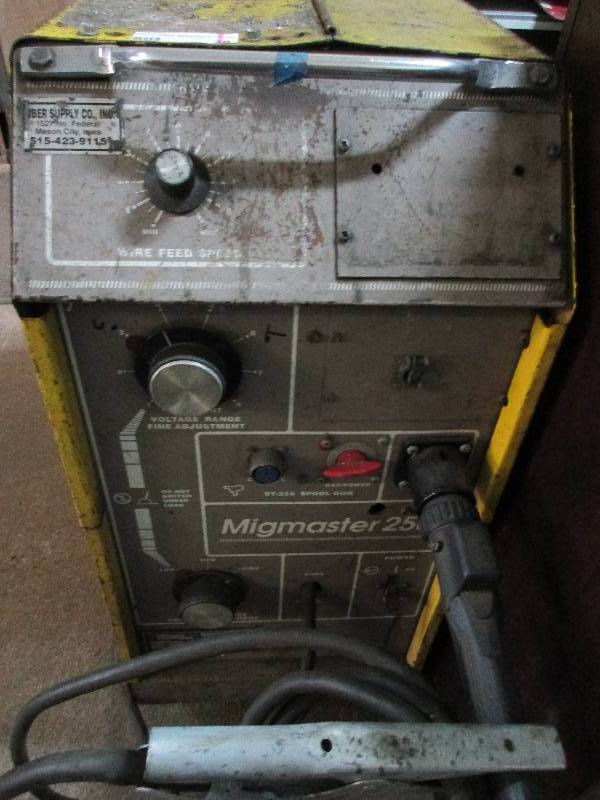 lot 38 image: Welder