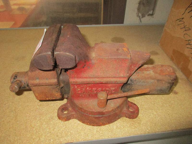 lot 47 image: bench top vise by lakeside