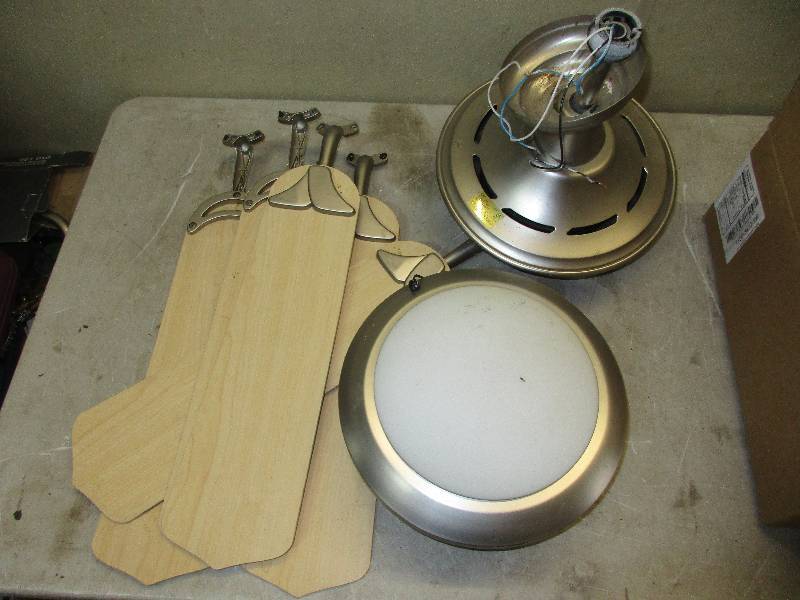 lot 50 image: ceiling fan