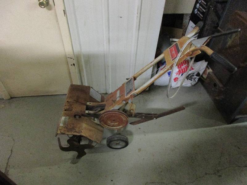 lot 44 image: craftsman 5 hp tiller