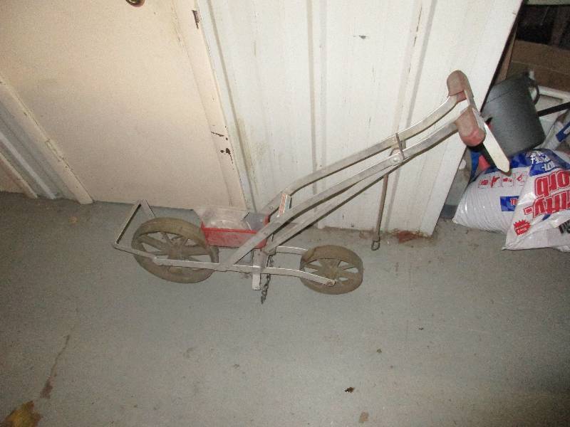 lot 52 image: Garden seeder