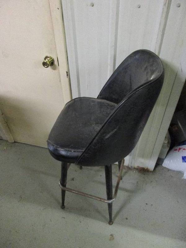 lot 57 image: 3 bar stools