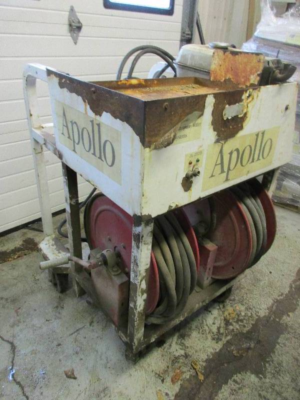 lot 58 image: Apollo pressure washer w Honda 5.5 hp motor