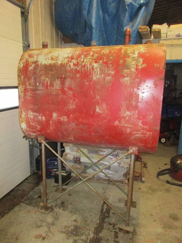 lot 70 image: gas tank on stand