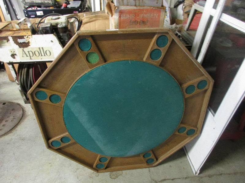 lot 72 image: 8 person poker table w folding legs