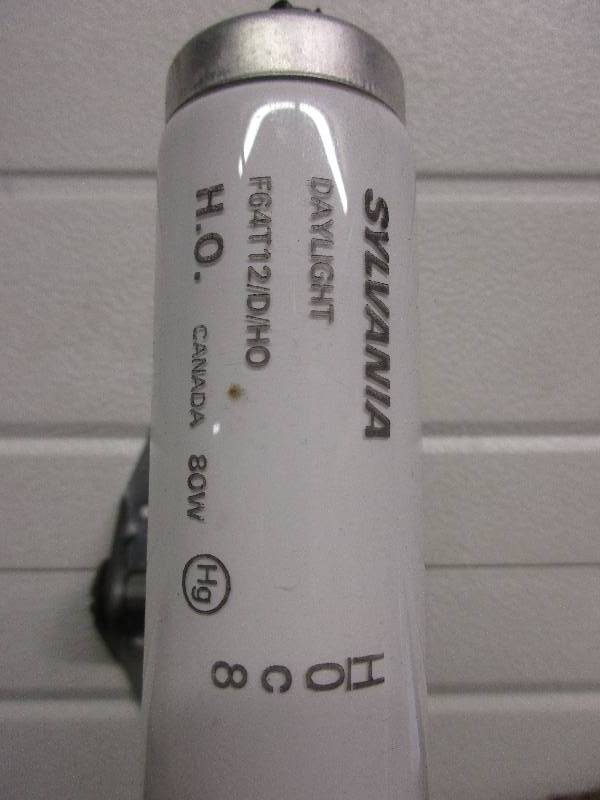 lot 85 image: 2 boxes of 30 - fluorescent bulbs - Sylvania F64T12DHO