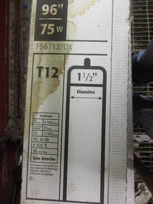 lot 86 image: 3 boxes of fluorescent bulbs Sylvania F96T12DX